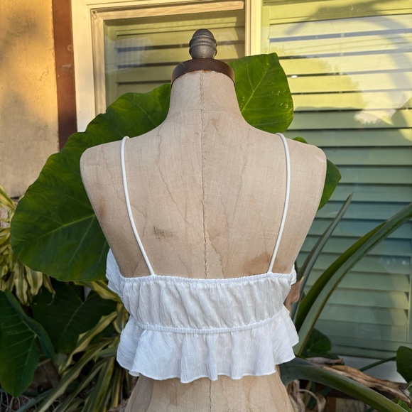Ruffle cropped cami 🦢 - Picture 3 of 4